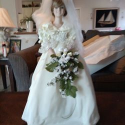 Vintage 1986 "The Princess Diana" BRIDE doll, Danbury Mint