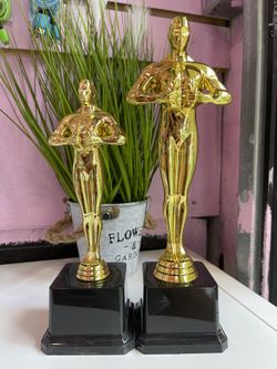 Oscar Statue 