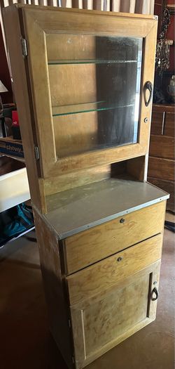 Wood Cabinet-$50 US Cash Only. Pick-Up in Clovis. No Delivery.