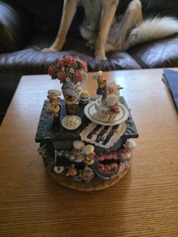 vintage Enesco music box, from the "Playful World of Mice" collection. I
