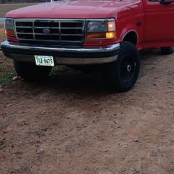 I Have This For Truck Sale For Parts 1992 You Need Any Parts Let Me Know 