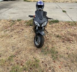 300$ only thing that’s broken is pull starter 300 cash or trade for ridstar or se bike
