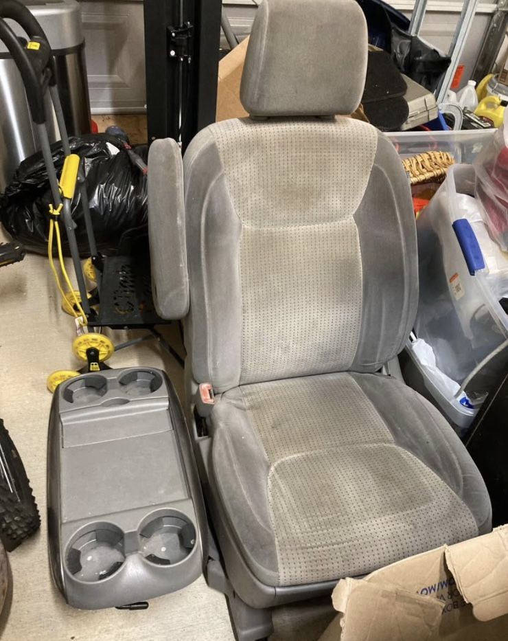 Toyota Sienna Driver Seat With Cup Holder