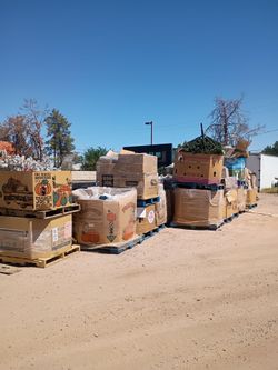 27 PALLETS OF HOLIDAY STUFF!!!!!