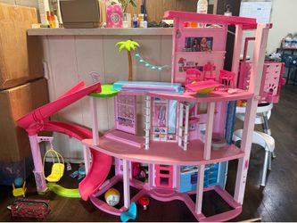 Barbie doll house