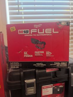 Milwaukee M18 fuel 3"x 18" belt sander