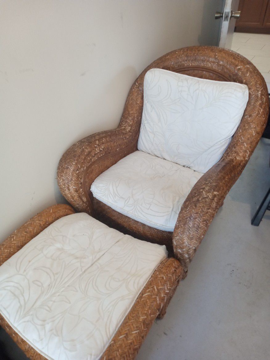 Wicker Chair With Ottoman 