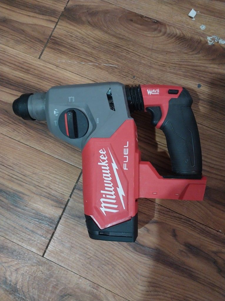 Milwaukee Fuel Roto Hammer