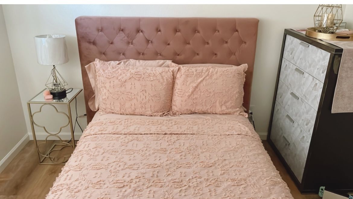 Bedroom Furniture Like New 