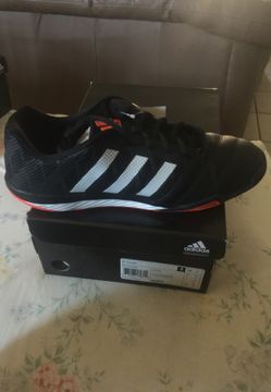 Adidas size 12 Topsala indoor soccer shoes
