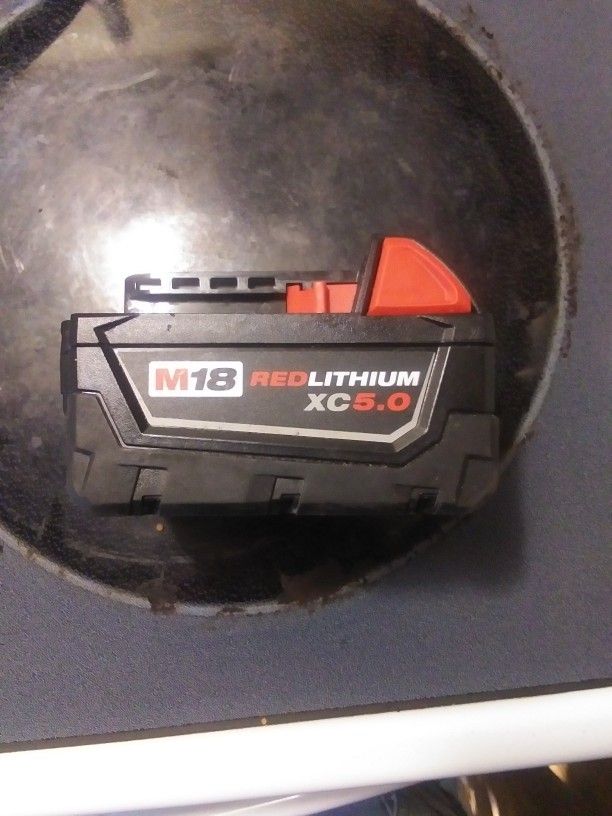 New 5 Amp Milwaukee 18 Volt Battery