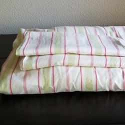 Queen Size One Fit/two Pillow Case No Stains  or Rips Excellent Condition 
