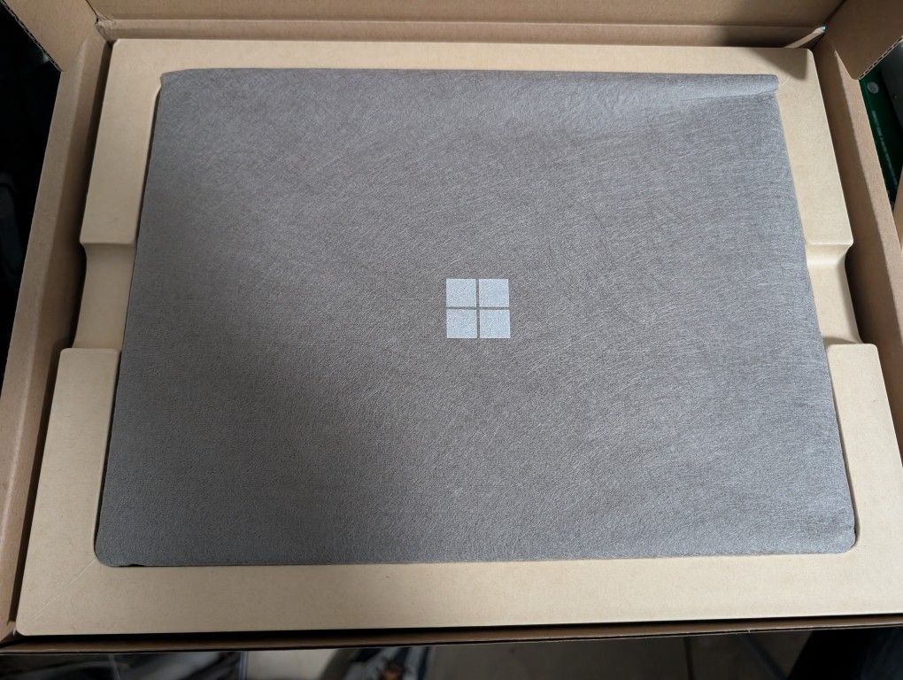 Microsoft - Surface Pro 9 - 13" Touch-Screen - Intel Core i5 - 16GB Memory - 256GB SSD with Surface Pro Keyboard - Graphite