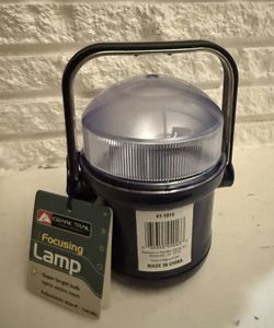 Ozark Trail Focusing Lamp with battries