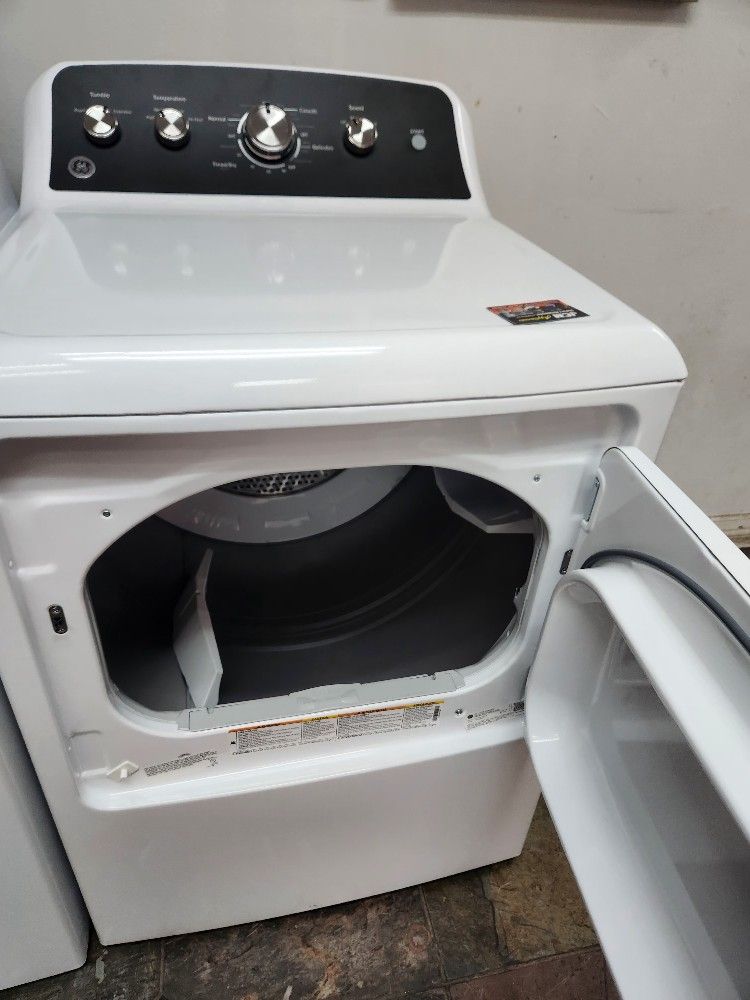 SET GE WASHER AND GAS DRYER BRAND NEW