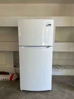 27.6 in. 14 cu. ft. Top Freezer Refrigerator in White