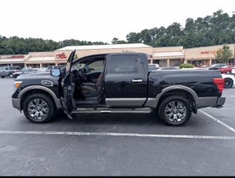 2017 Nissan Titan