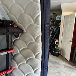 Dreamcloud King Size Mattress And Box Springs