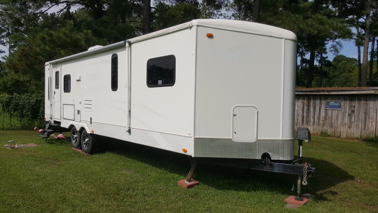 2008 Keystone Trailer