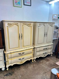 Vintage French Provincial Armoire / Wardrobe 🤍✨