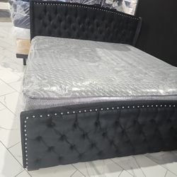 King Sizes Bed With Mattress 