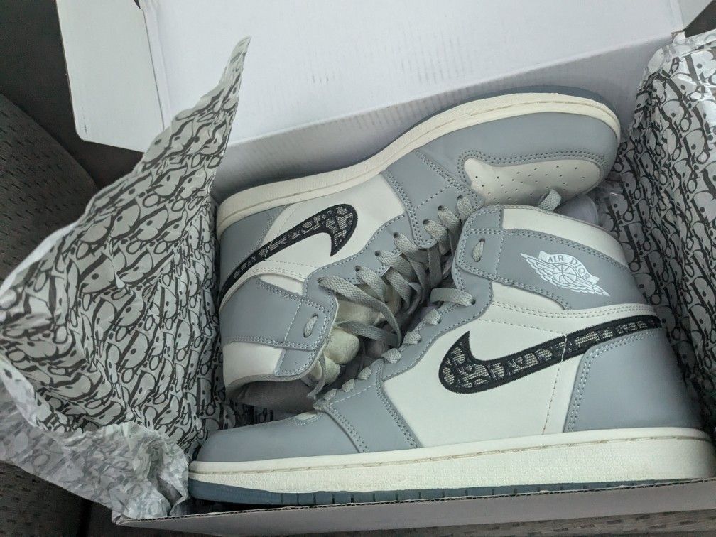 Air Jordan Retro 1 X Dior
