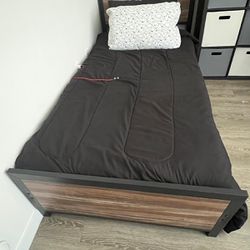 Twin bed and L shape desk