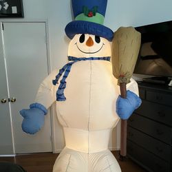 Inflatable & Light Up 8ft Snowman