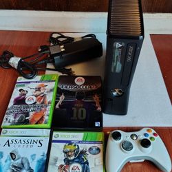 Xbox 360 Bundle With Four Games And One Controller  Clean