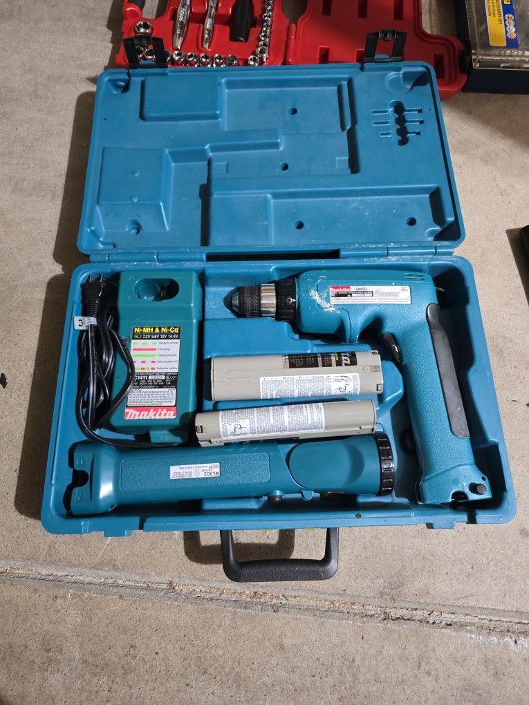 Makita Anniversary 9.6V Cordless Driver Kit