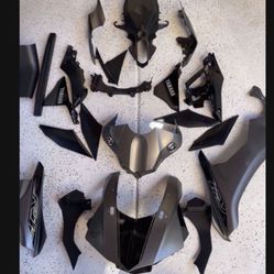 20 19 Yamaha R1 Complete Set Of Fairings In Plastics In