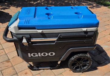 Igloo Cooler ( trailmate 70 qt)