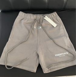 ✨New  Fear Of God Essential Short  Size Small