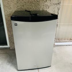 GE 4.3 Cu. Ft. Compact Refrigerator