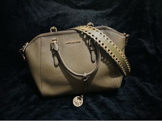 This is a Michael Kors Ciara Large Satchel in olive green saffiano leather