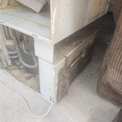 OLD WALL/WINDOW AC
