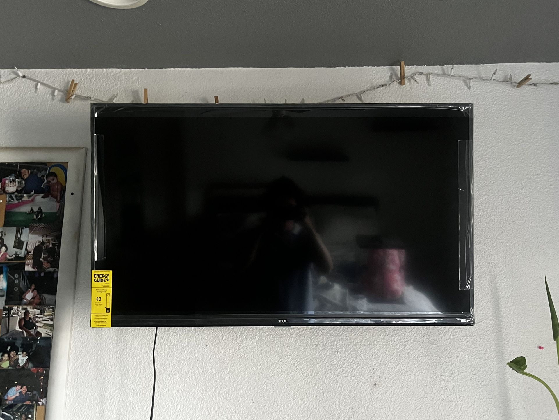 New 42in Roku Tv , Mount Included