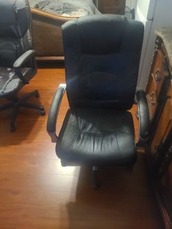 Good Condition Leather Chair