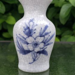Vintag Antique Blue Floral Tiny Vase Wrinkle Crackle Finish Porcelain Material