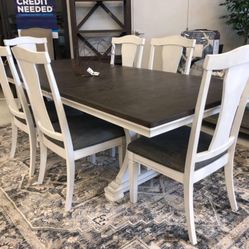 Nashbryn Gray/White Dining Room Set Ashley / Table and Chairs 