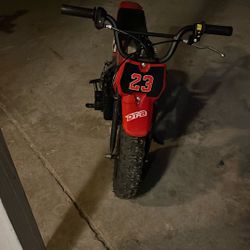 Dirt Bike,red, 17Mph