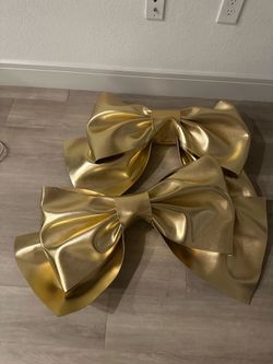 Golden Bow Prop