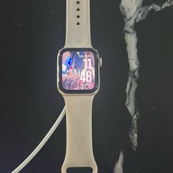 Apple Watch SE 40mm Aluminum Case