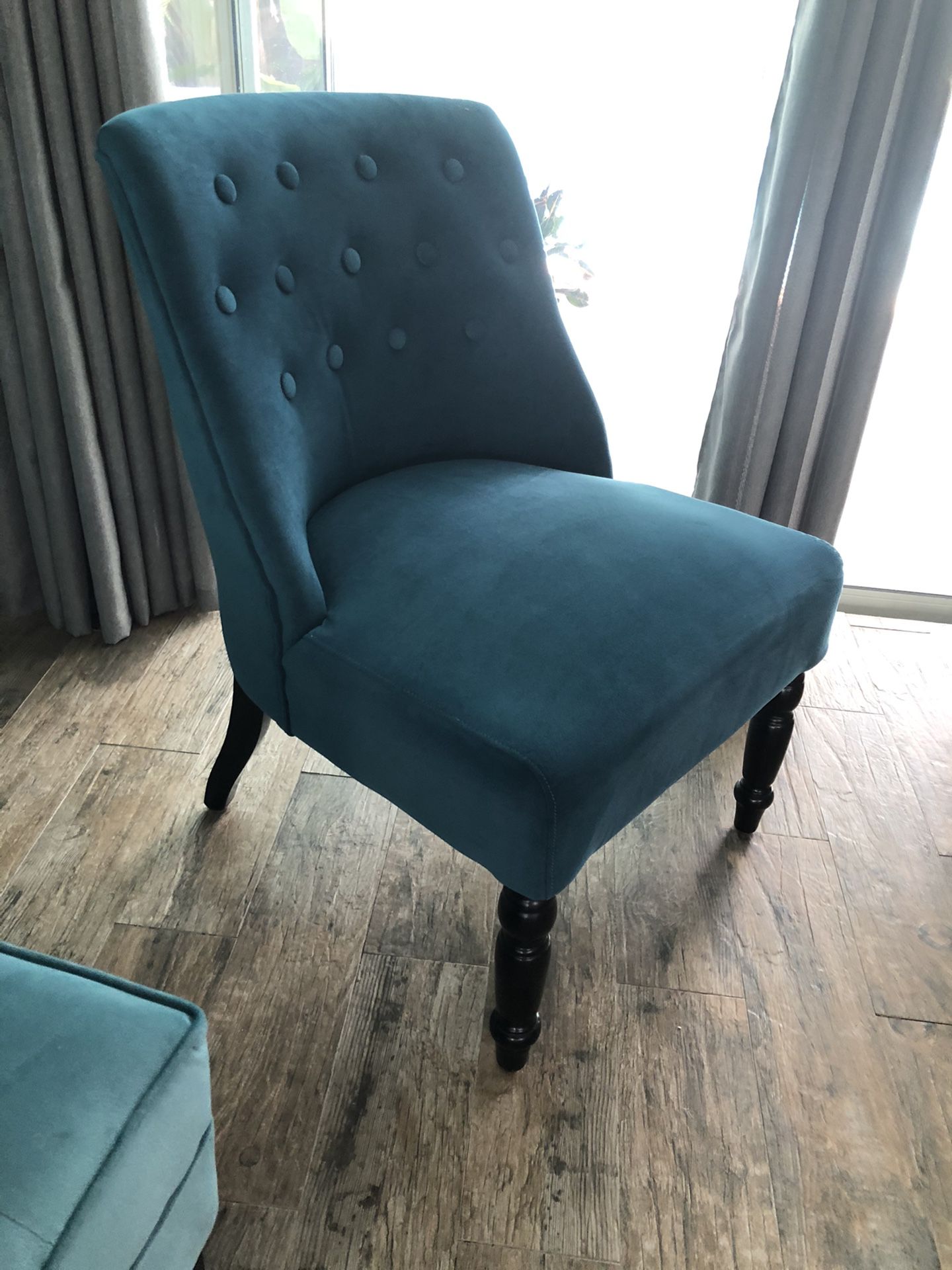 Chair beautiful turquoise $40 or best offer