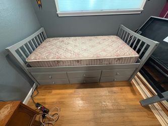 Daybed with Trundle & Drawers and mattress