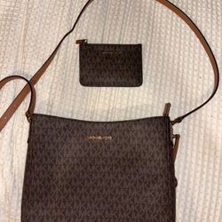 Micheal Kors XL Crossbody Purse With Wallet 