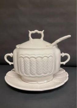 Vintage 1960 soup tureen