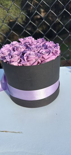 Magnificent Roses Luxe Lavender pre-owned