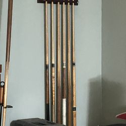 : Set of 10 Quality Wooden Pool Cues & Wall Rack