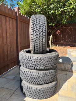 Like New Bridgestone Blizzak DM-V2 Snow Tires Size 225/55R19